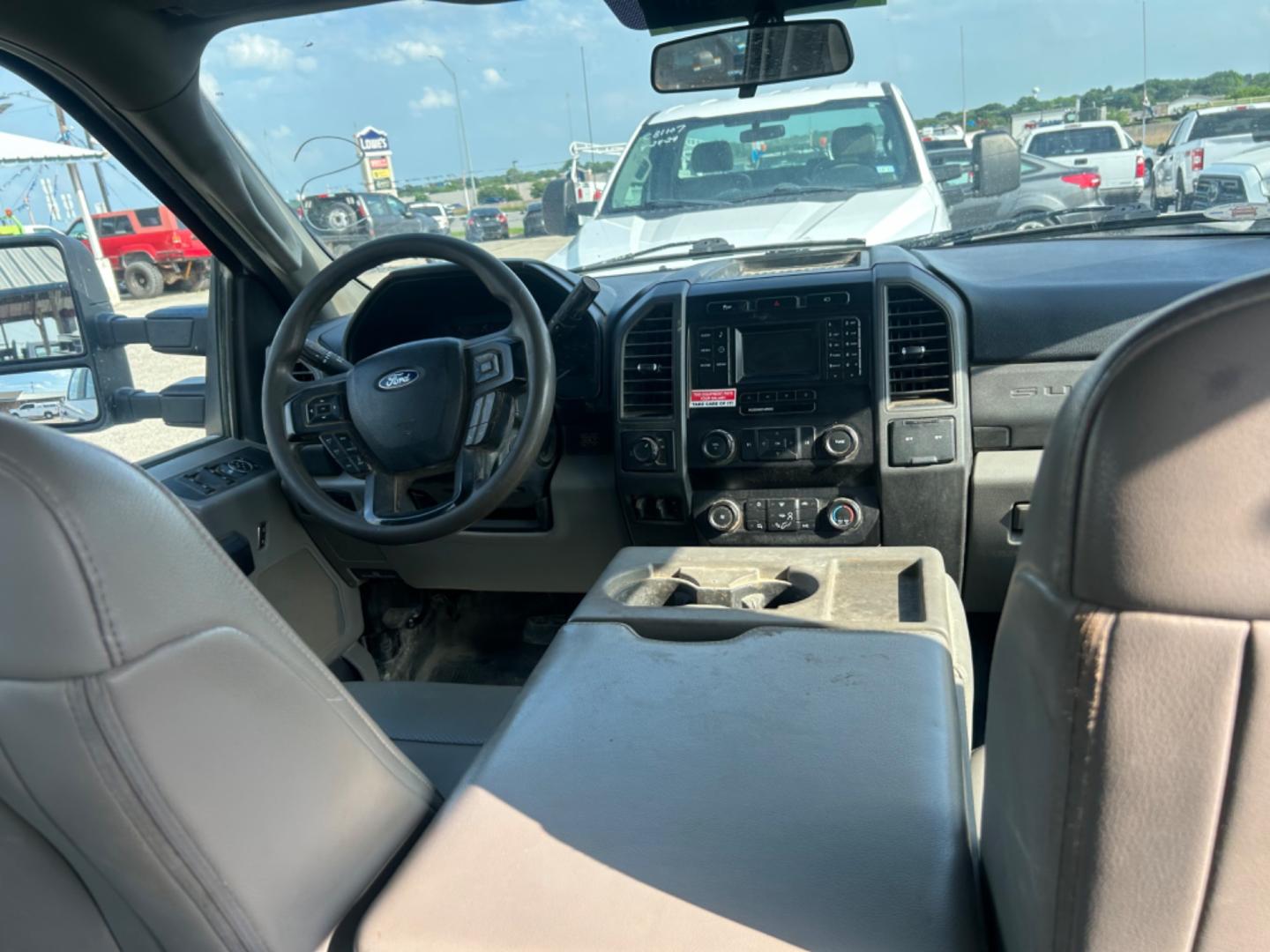 2019 White Ford F-250 SD Lariat Crew Cab Long Bed 2WD (1FT7W2A60KE) with an 6.2L V8 OHV 16V engine, 6A transmission, located at 1687 Business 35 S, New Braunfels, TX, 78130, (830) 625-7159, 29.655487, -98.051491 - Photo#11